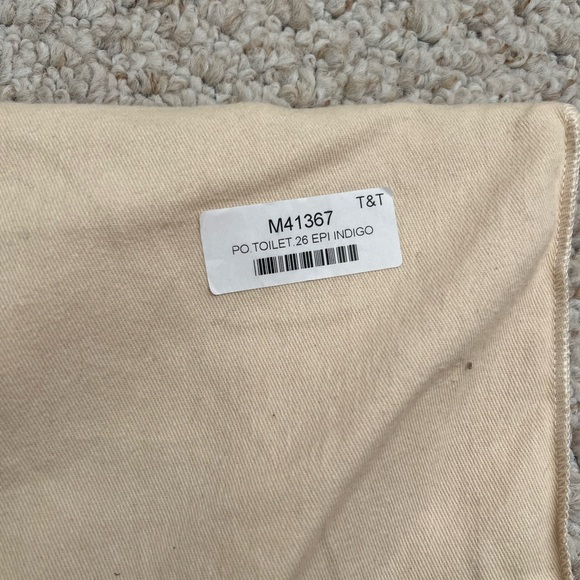 Louis Vuitton Epi Toiletry Pouch 26 in Indigo - Picture 8 of 8